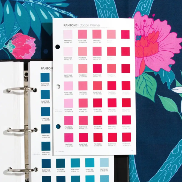 Pantone Fashion, Home + Interiors Cotton Planner TCX ringbind faste bomuldsprver 10x15mm 2625 farver (FHIC300B)