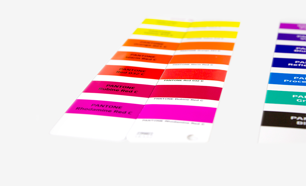 Hvad skal vi med Pantone spotfarver i det hele taget?